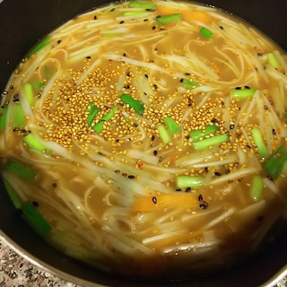 プチプチ三十雑穀のとんこつ醤油うどん